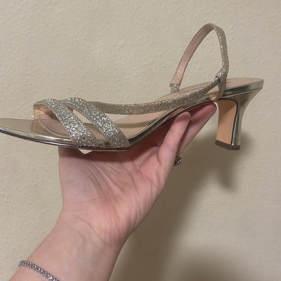 Gold low heel with glitter - Picture 2 of 3